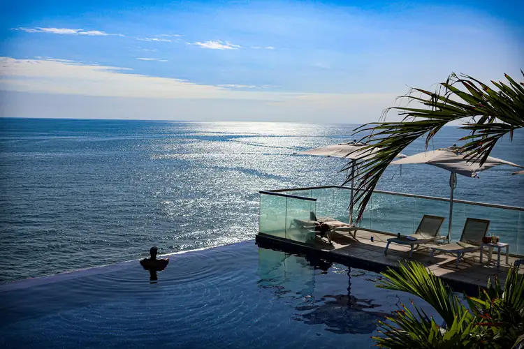Terraza sobre el mar